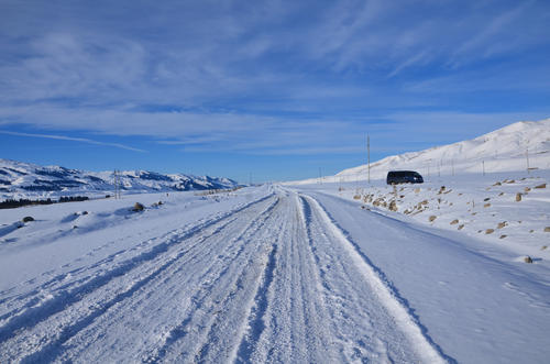 驾驶车在冰雪道路行驶（冬季冰雪路面行车注意事项）